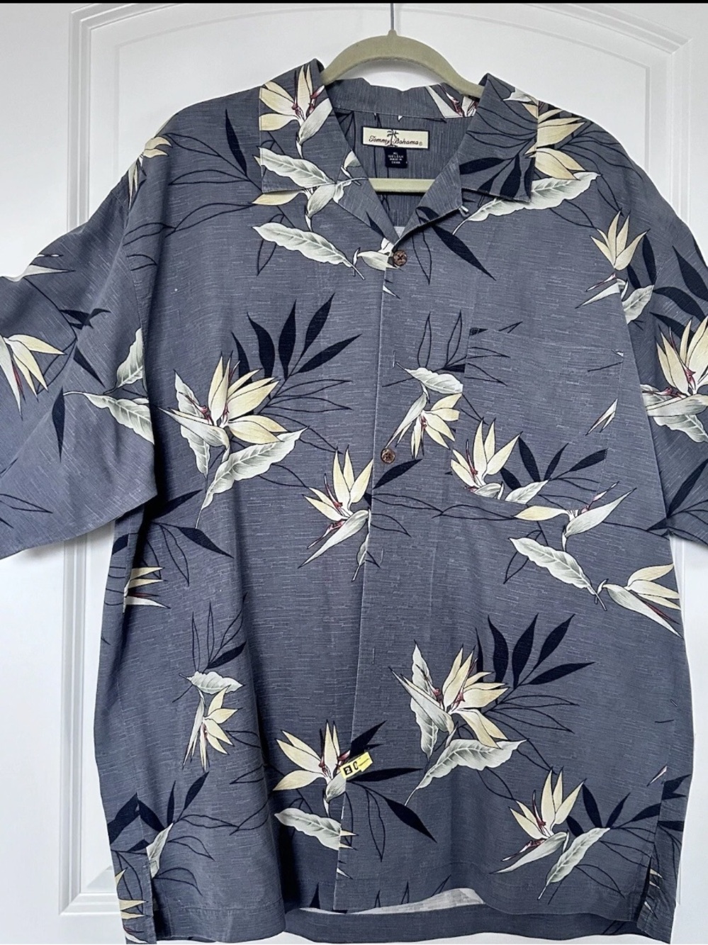 Tommy Bahama Shirt Men XL Silk Tropical Bird of Paradise Hawaiian Aloha Grey